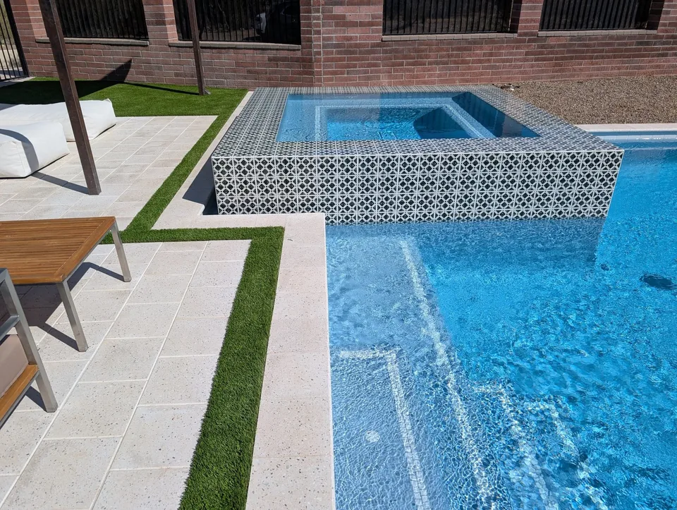 Geometric Pool Waterline